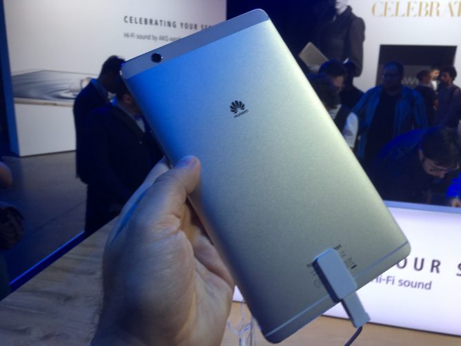 Huawei MediaPad M3 aluminum build